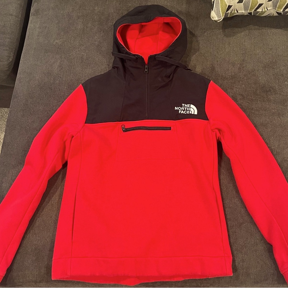 *Mint Condition* North Face Men’s M Red Pull Over Fleece Hoodie.
